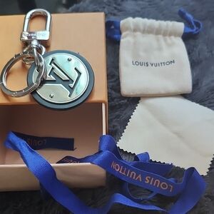 Louis Vuitton Monogram Silver and Black Keyring With Box And  Dustbag